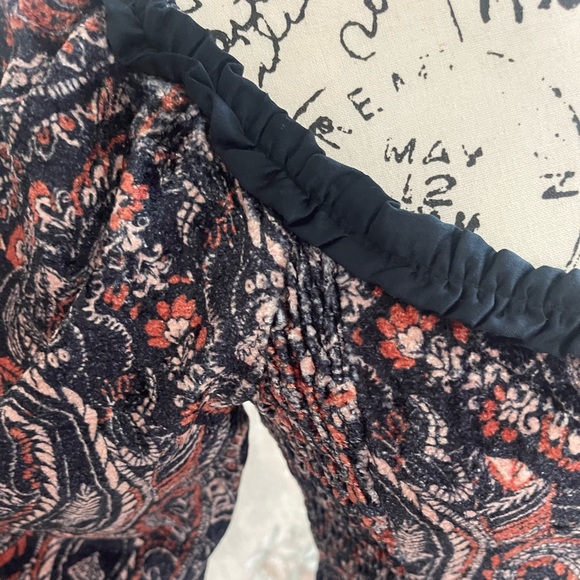 FREE PEOPLE DARE ME LONG SLEEVE FLORAL VELVET TOP MEDIUM - Picture 6 of 8